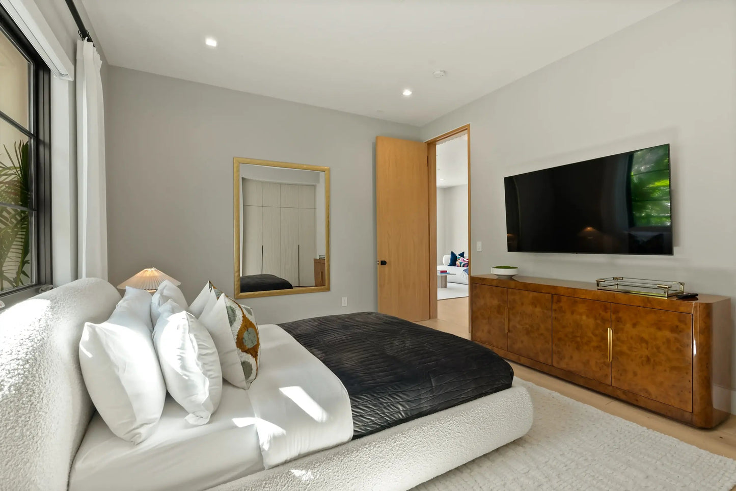 Linda Flora - Luxury Villa for Rent | LA - 2025✨ Vidi Vici Rental