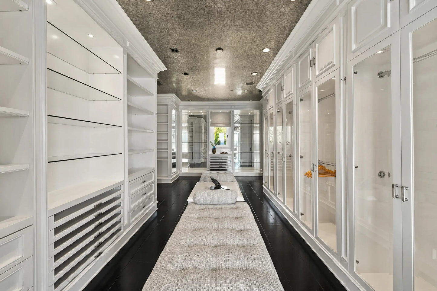 Carbon Estate - Luxury Villa for Rent | LA - 2025✨ Vidi Vici Rental