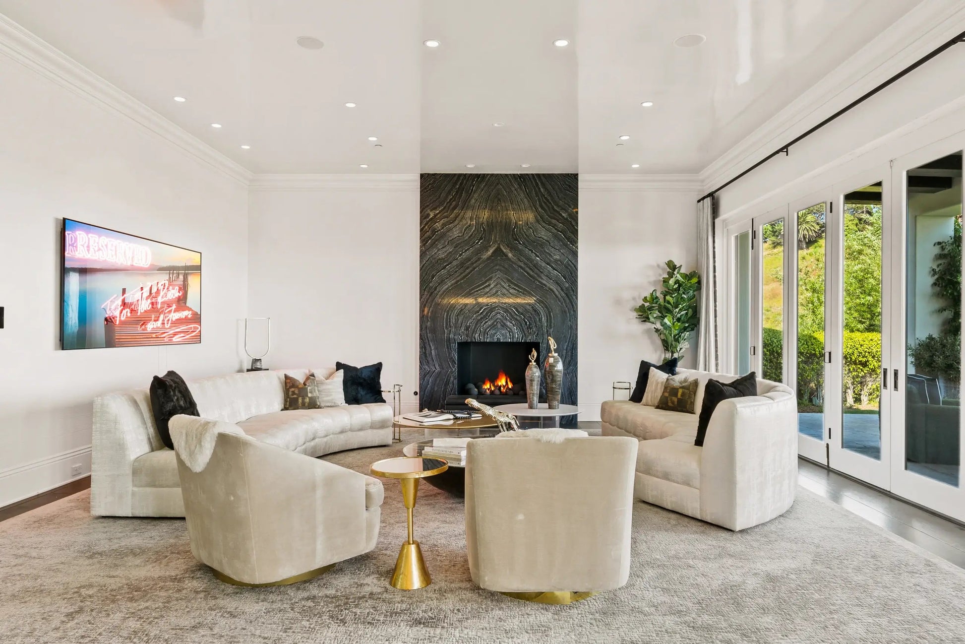 Carbon Estate - Luxury Villa for Rent | LA - 2025✨ Vidi Vici Rental