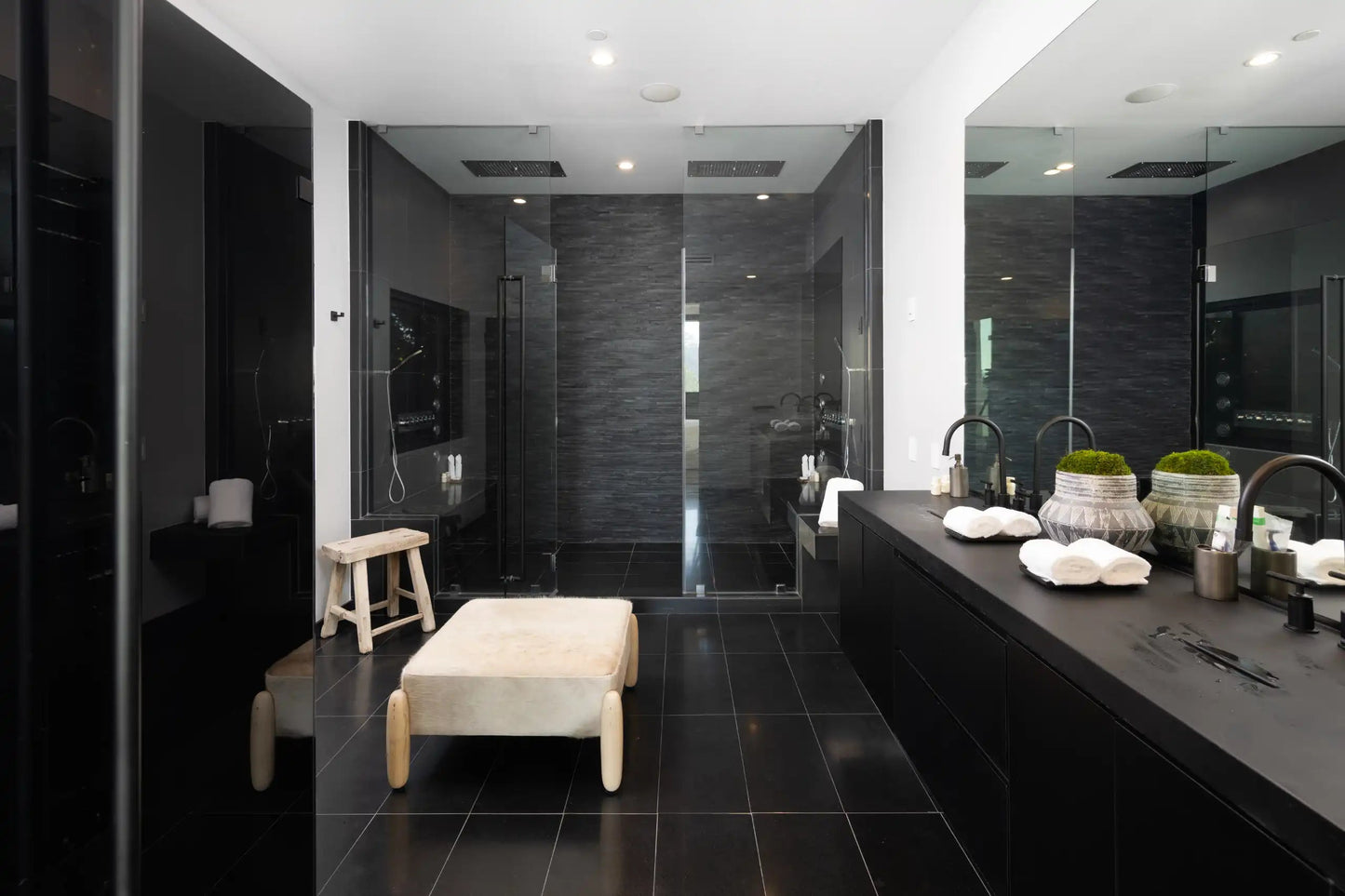 Lloydcrest Modern - Luxury Villa for Rent | LA - 2025✨ Vidi Vici Rental