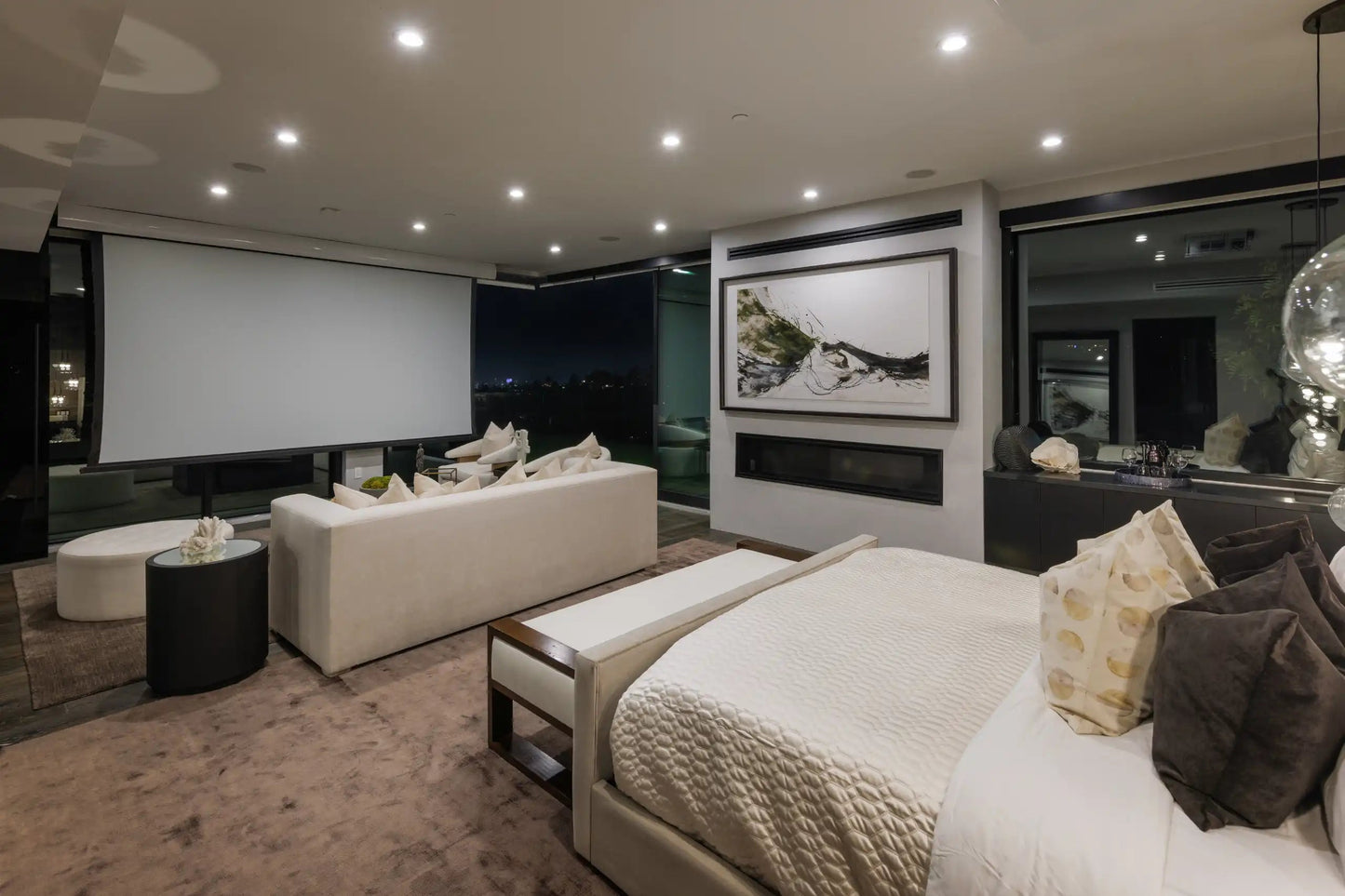 Lloydcrest Modern - Luxury Villa for Rent | LA - 2025✨ Vidi Vici Rental