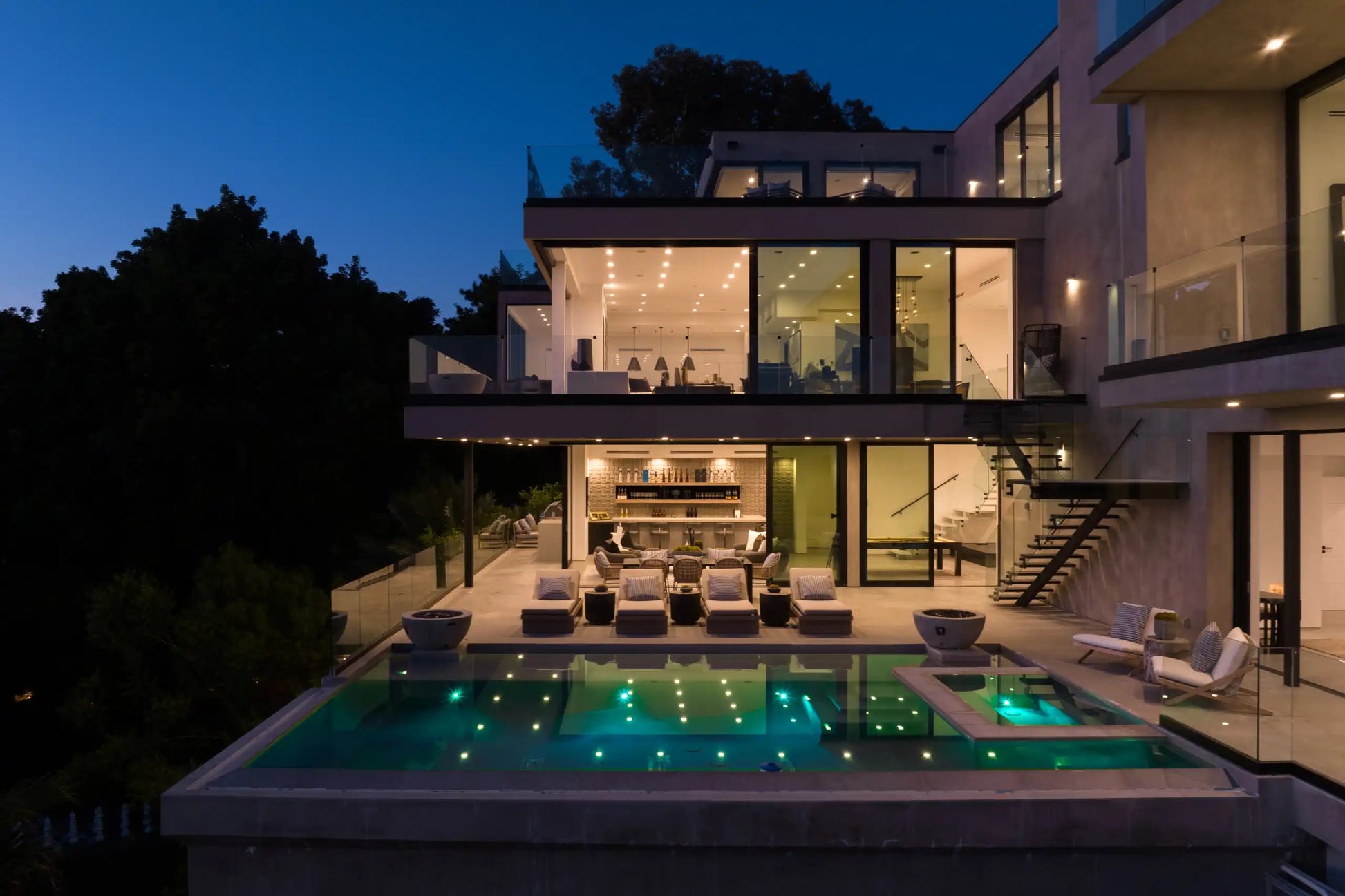 Lloydcrest Modern - Luxury Villa for Rent | LA - 2025✨ Vidi Vici Rental