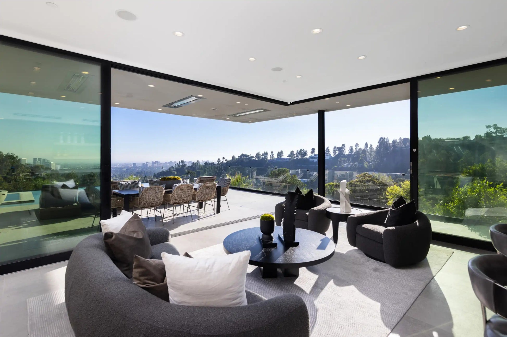 Lloydcrest Modern - Luxury Villa for Rent | LA - 2025✨ Vidi Vici Rental