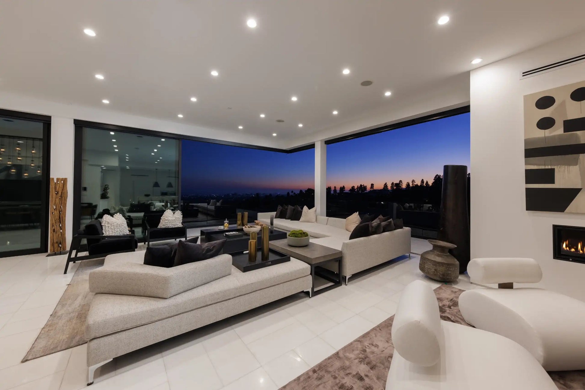 Lloydcrest Modern - Luxury Villa for Rent | LA - 2025✨ Vidi Vici Rental