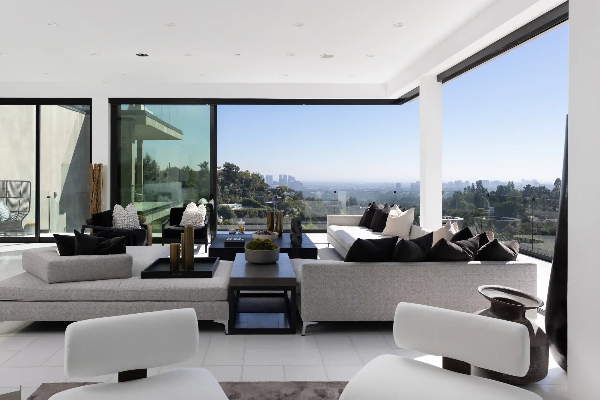 Lloydcrest Modern - Luxury Villa for Rent | LA - 2025✨ Vidi Vici Rental
