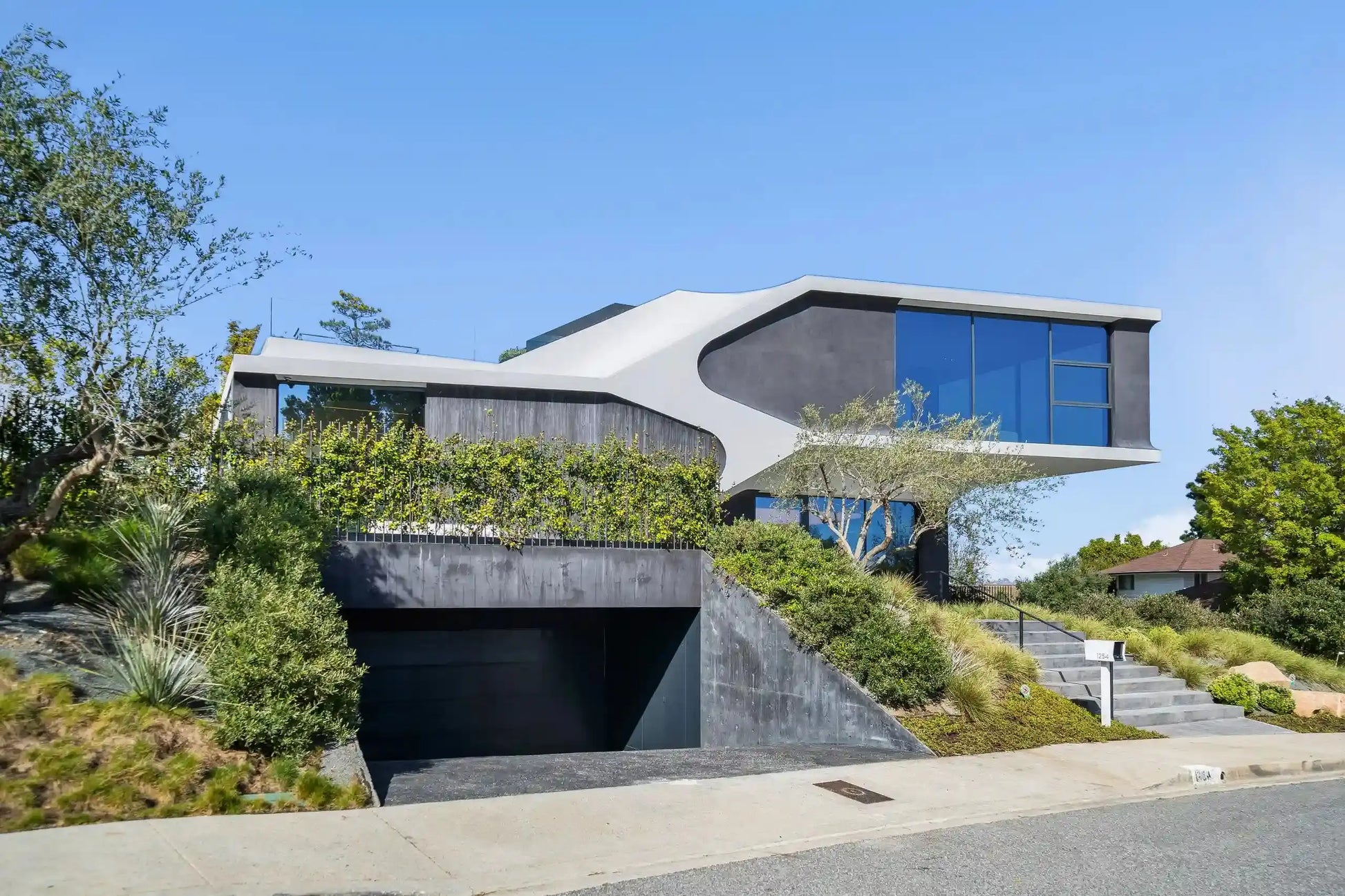 Roberto Lane - Luxury Villa for Rent | LA - 2025✨ Vidi Vici Rental