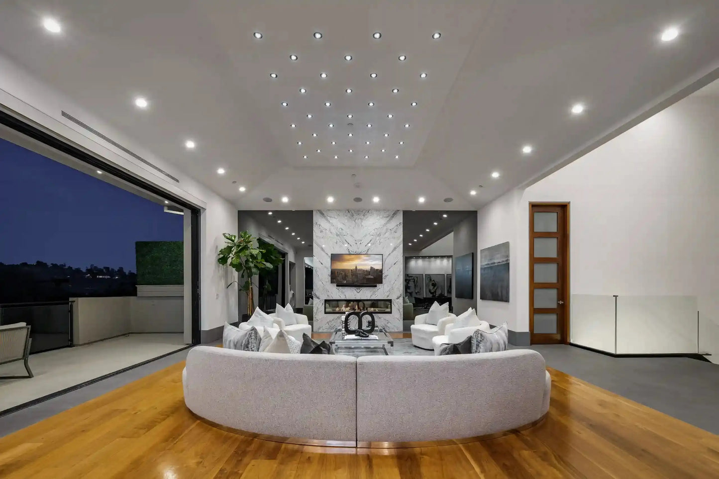 The Edge - Luxury Villa for Rent | LA - 2025✨ Vidi Vici Rental
