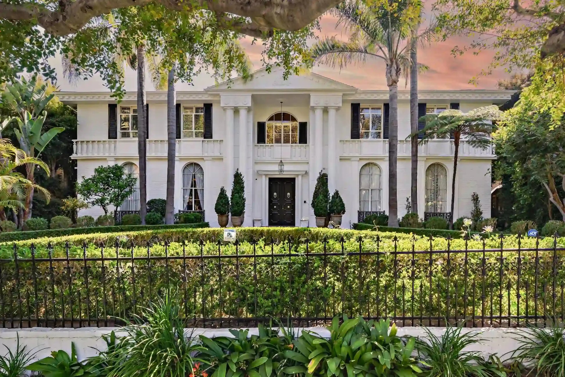 The Monteleone - Luxury Villa for Rent | LA - 2025✨ Vidi Vici Rental