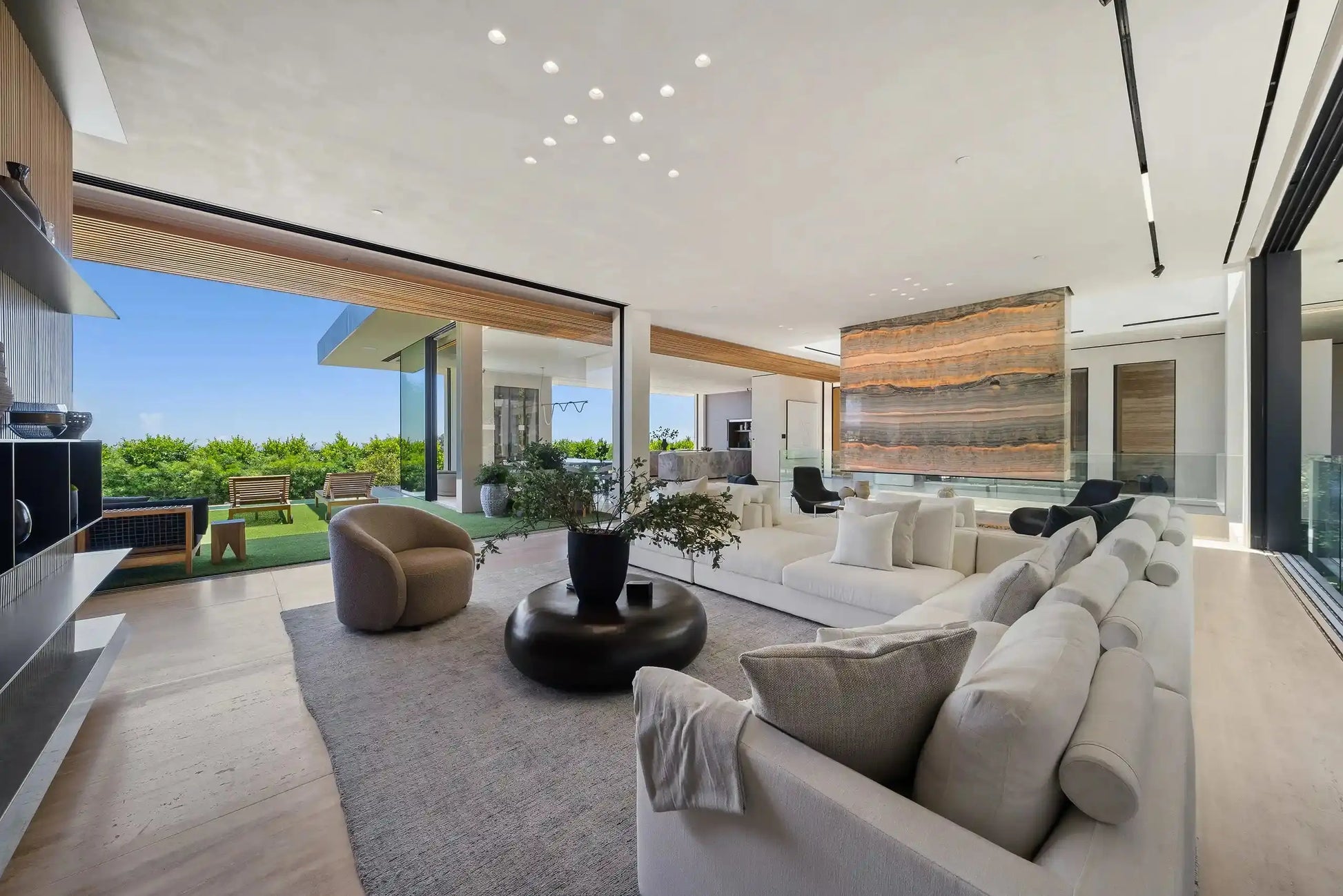 The Onyx - Luxury Villa for Rent | LA - 2025✨ Vidi Vici Rental