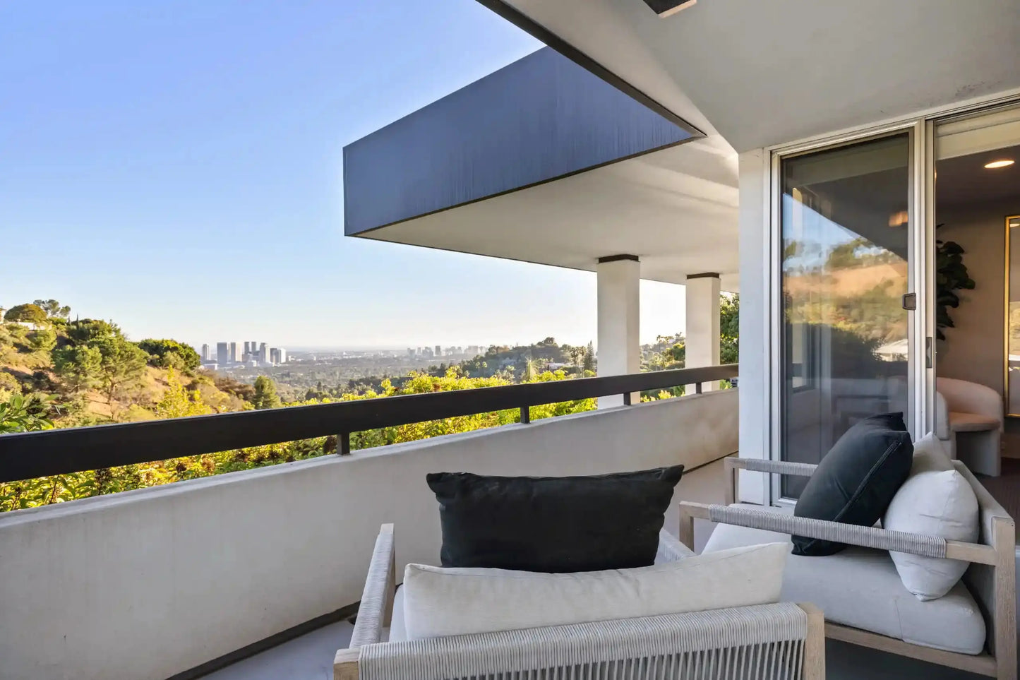 Wallace Tennis Modern - Luxury Villa for Rent | LA - 2025✨ Vidi Vici Rental
